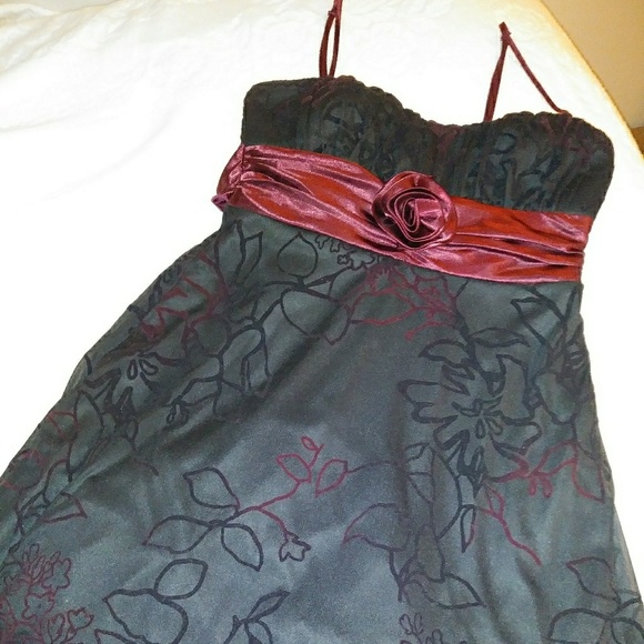 ***SOLD***Black and red party dress - Picture 1 of 4